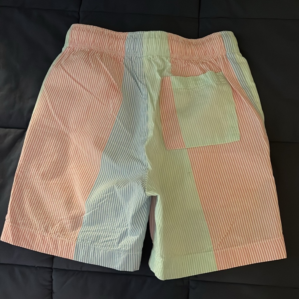 Pair of multicolored seersucker dock shorts by Crewcuts size 7 or 8 - Picture 3 of 3